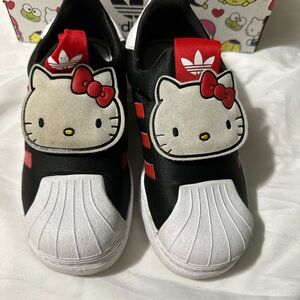 Adidas colaboración con hello kitty 💜